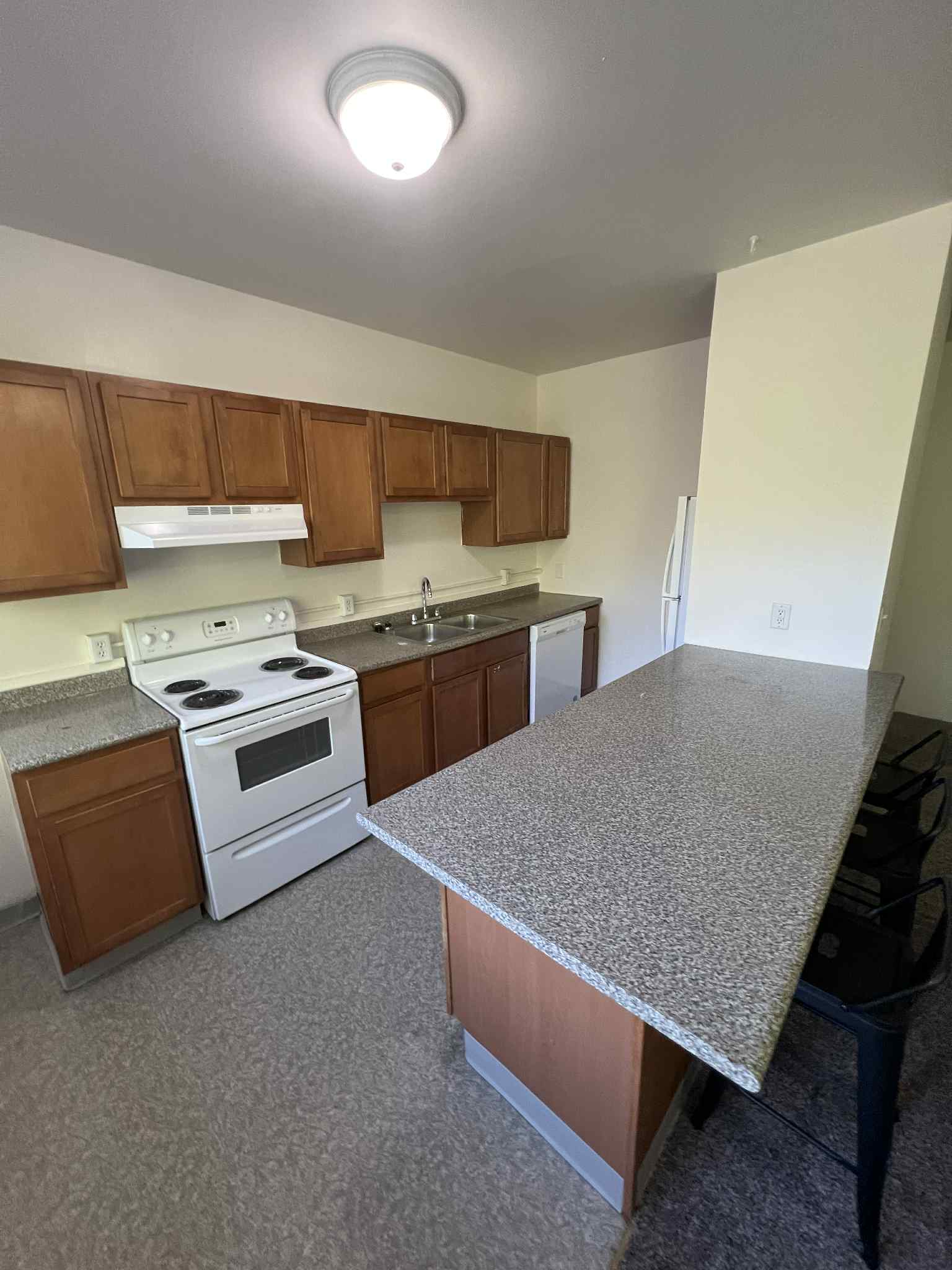 126 Westbourne Lane #10